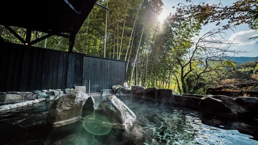 源泉掛け流しの宿albergo湯楽 Yugawara Ryokan